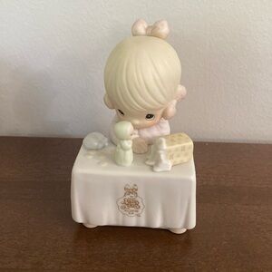 1990 Precious Moments Symbol of Membership